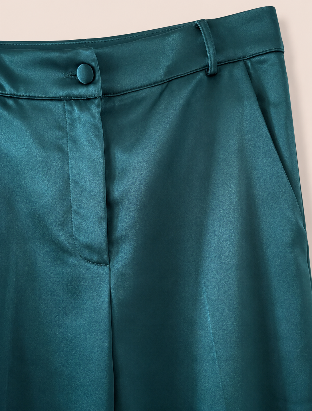 Détail ceinture et poches pantalon palazzo satiné vert canard — Zalimi