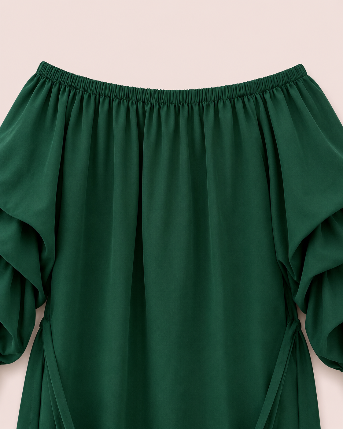 Détail encolure élastiquée du top vert forêt femme – Zalimi