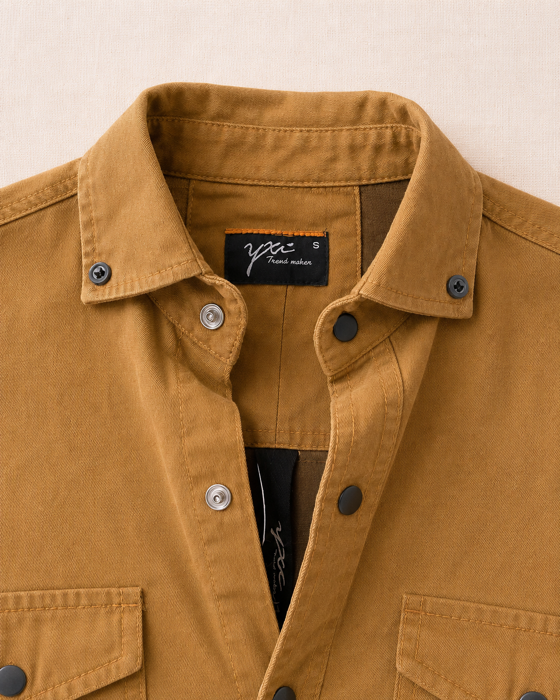 Détail col chemise western cognac pressions gunmetal — Zalimi