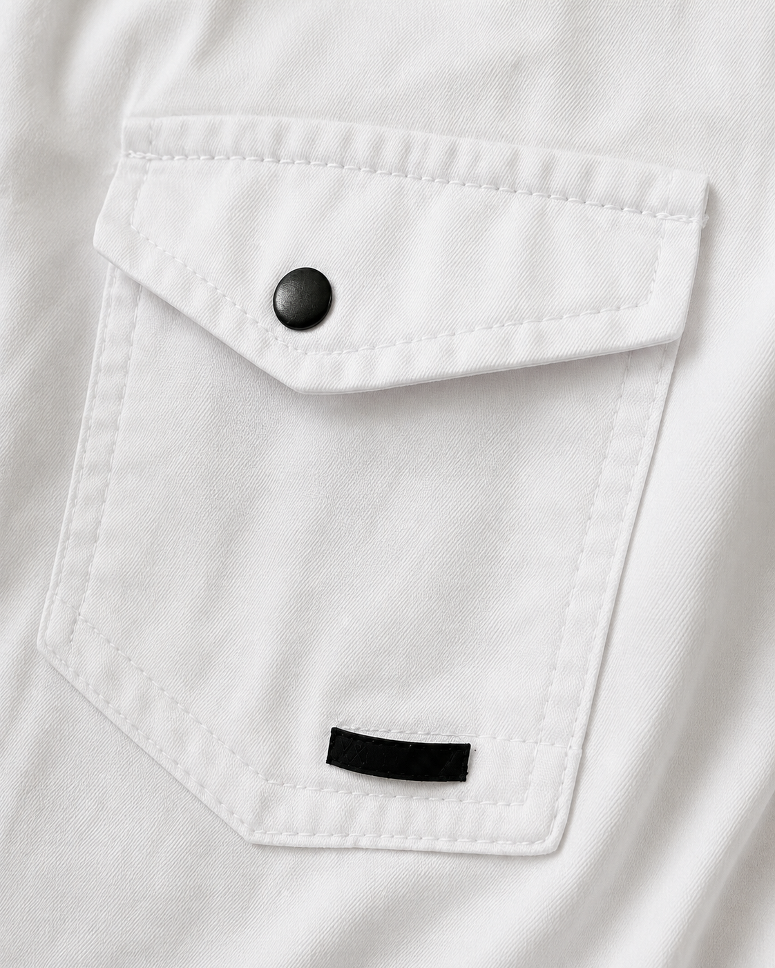 Poche poitrine denim blanc rabat pression noire — Zalimi