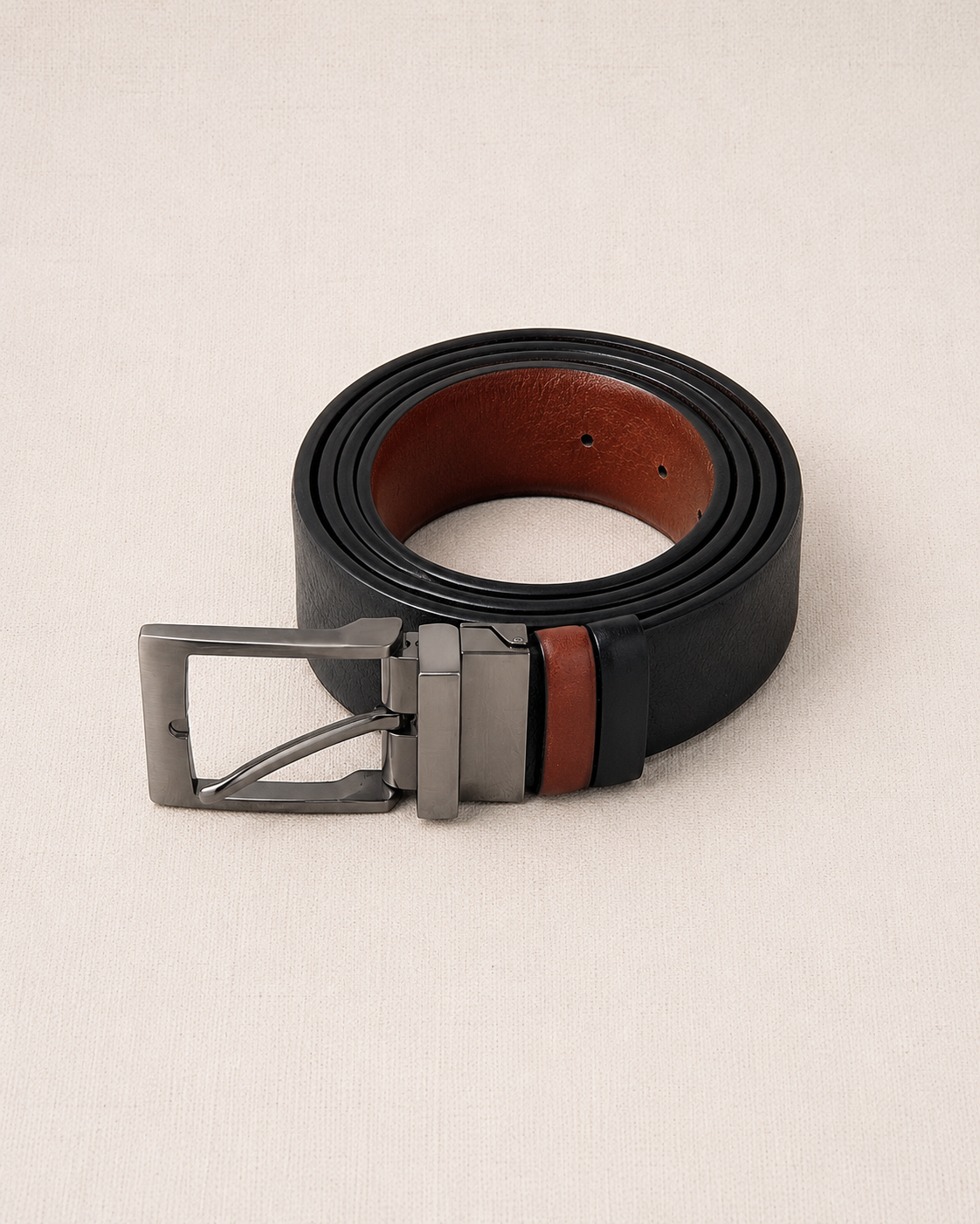 Détail boucle pivotante argentée ceinture réversible cuir homme — Zalimi

