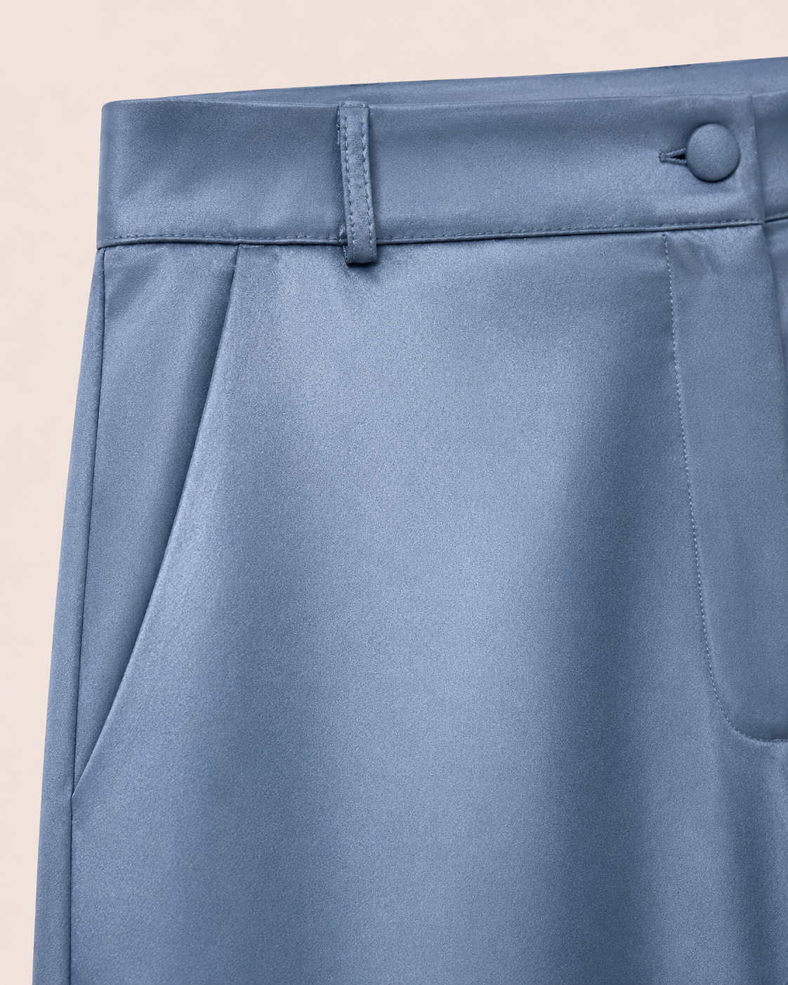 Détail ceinture et poches pantalon palazzo satiné bleu acier — Zalimi
