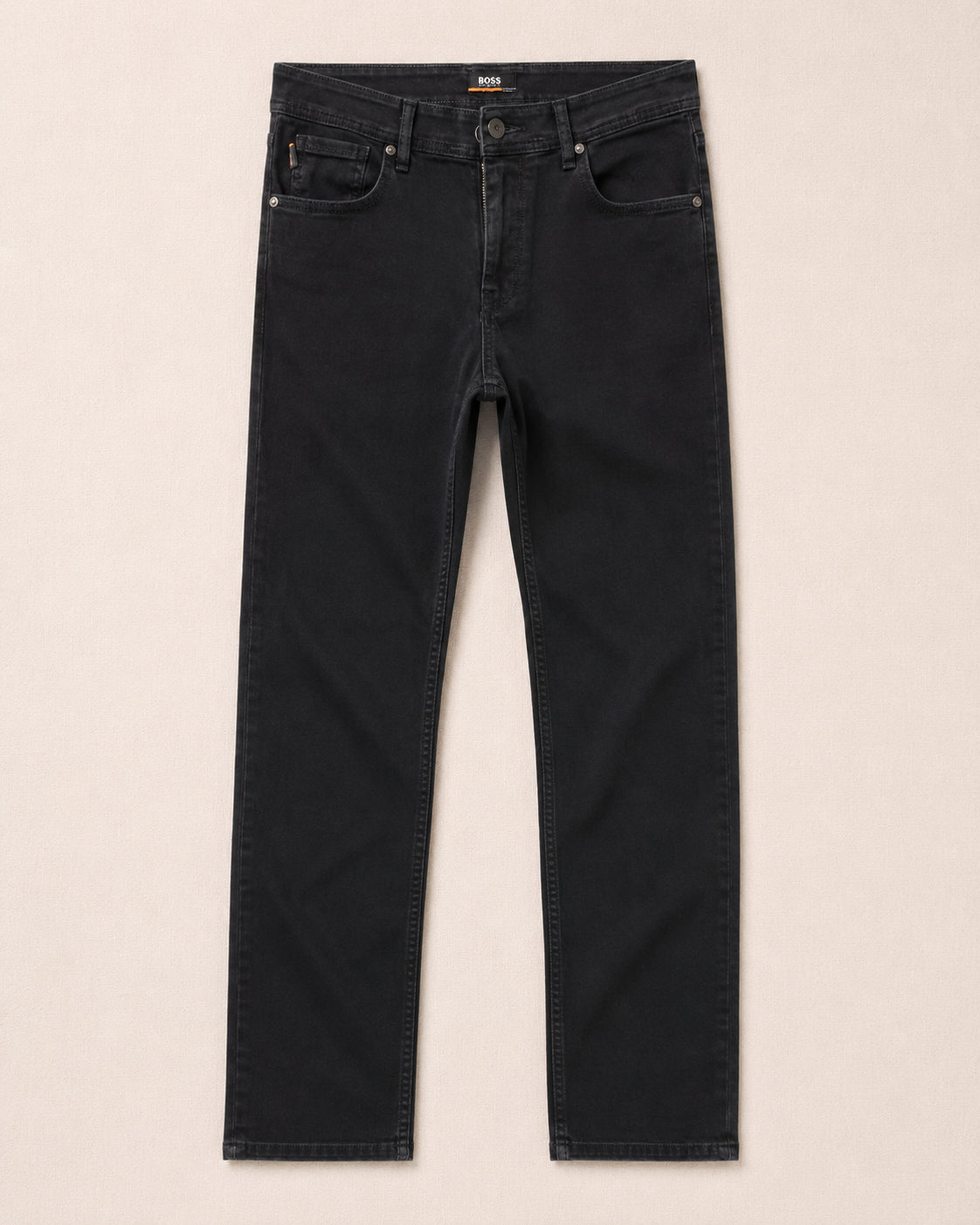Jean slim Hugo Boss noir délavé vue de face, surpiqûres grises — Zalimi Sénégal